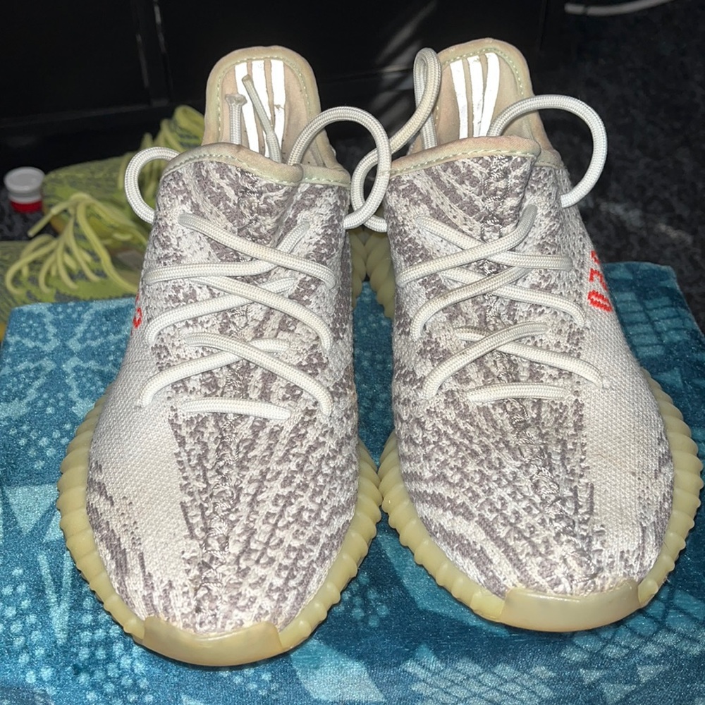 Adidas Yeezy Boost 350 V2
Blue Tint (2017)